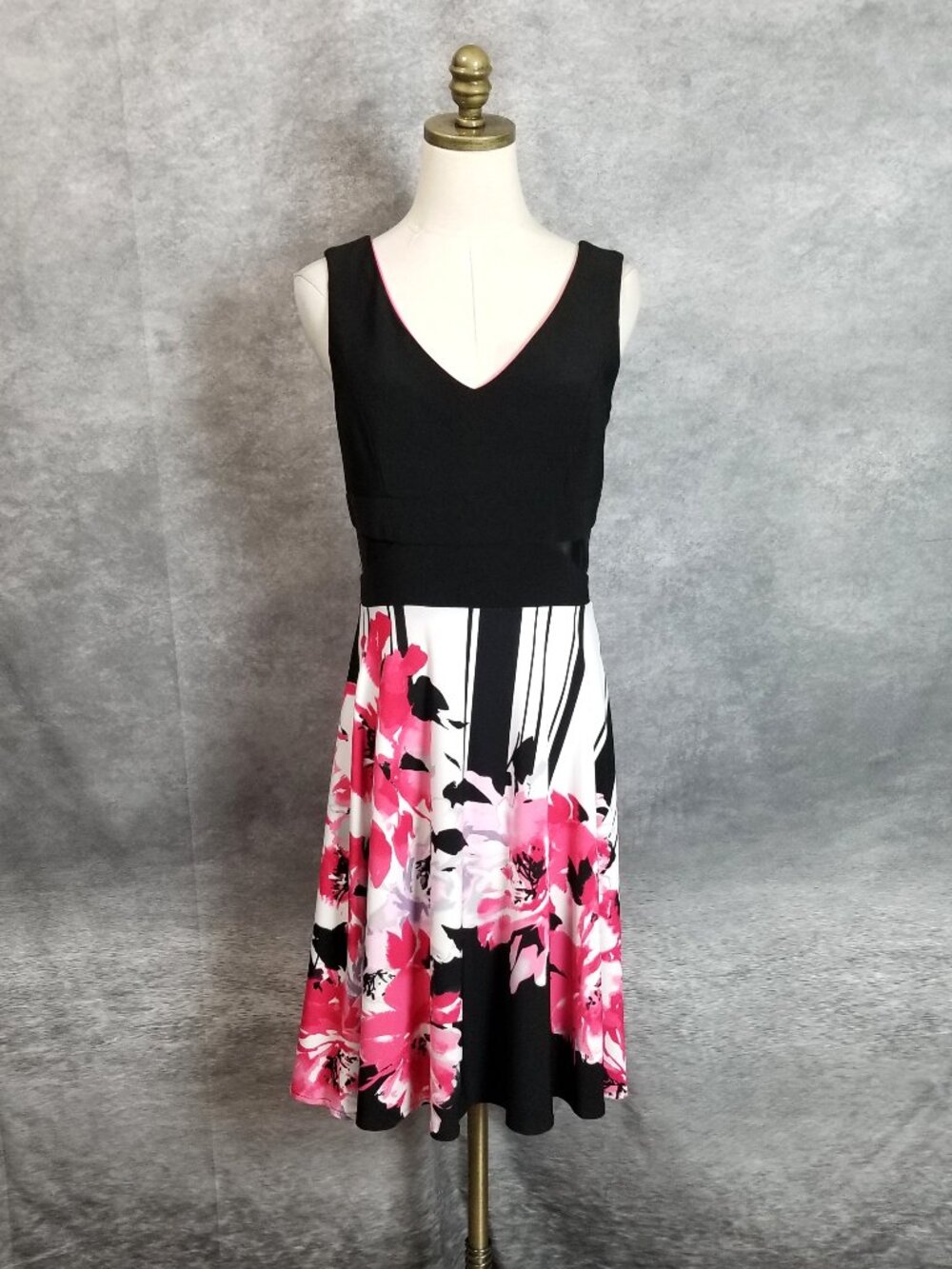 New Frank Lyman Mesh Waist Floral Fit & Flare Dress Size 4 V-Neck Pink Black